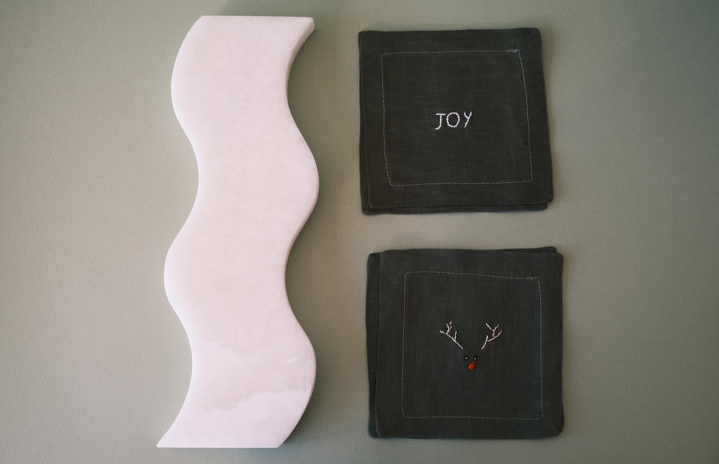 Kit Bandeja Wavy + Set 4 Cocteleras Navideñas